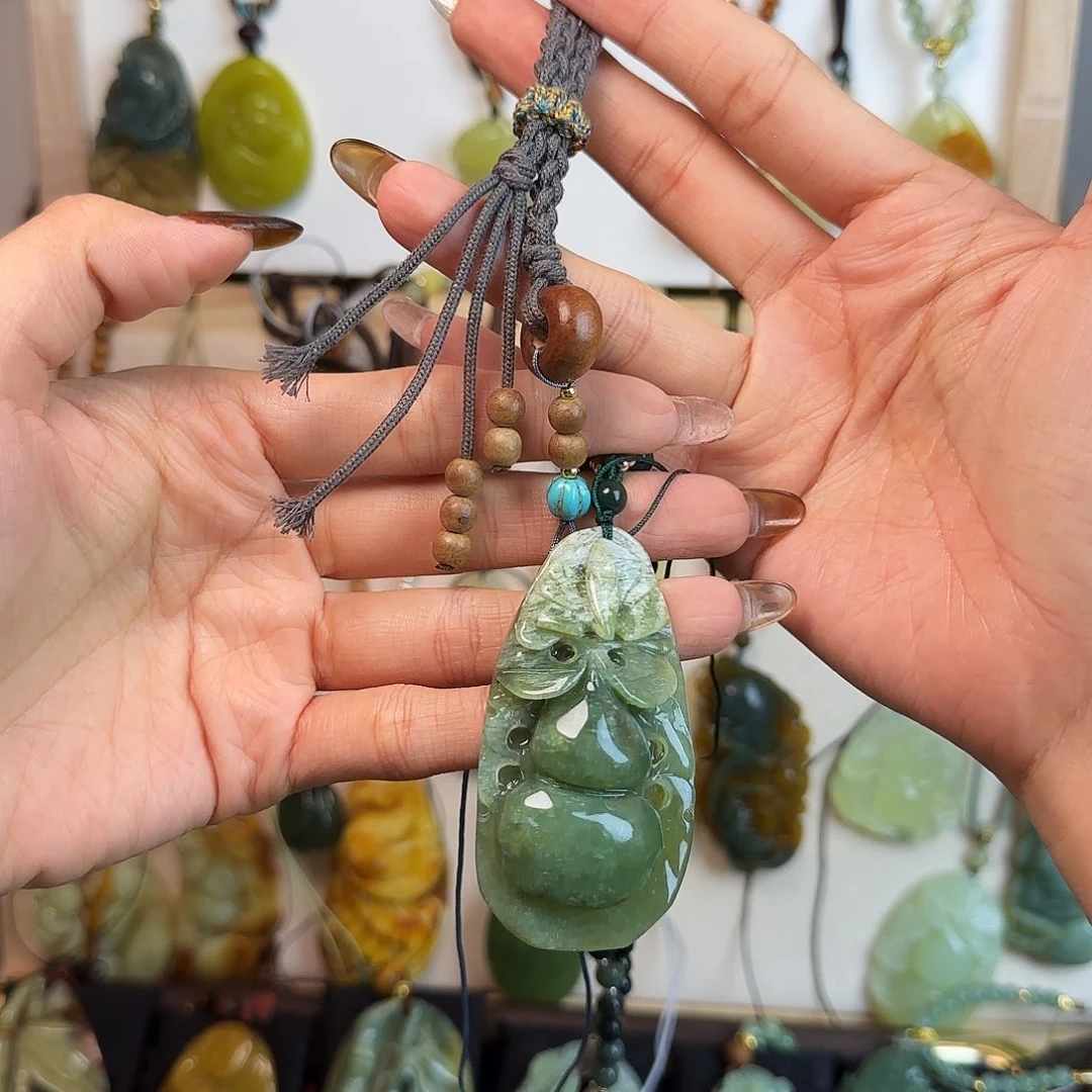 @***乐蛇纹石玉未镶嵌颈饰