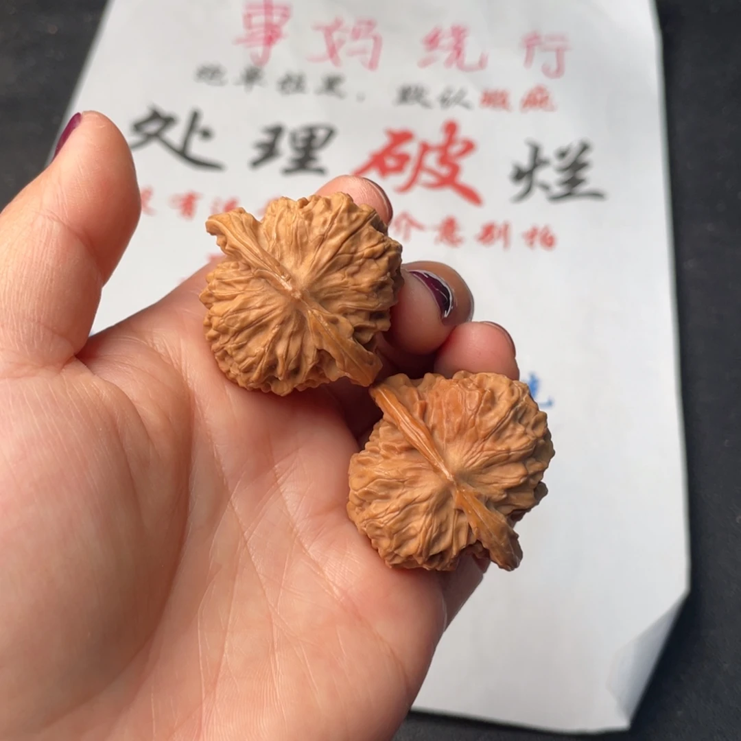 文玩核桃把件825。38刀子返油