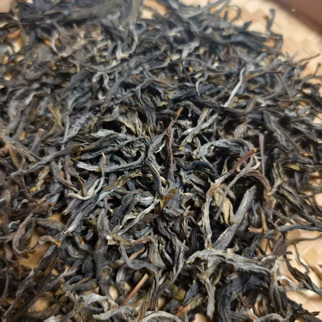 2024年  邦改藤条茶古树  春 生茶1000克散茶（17号）