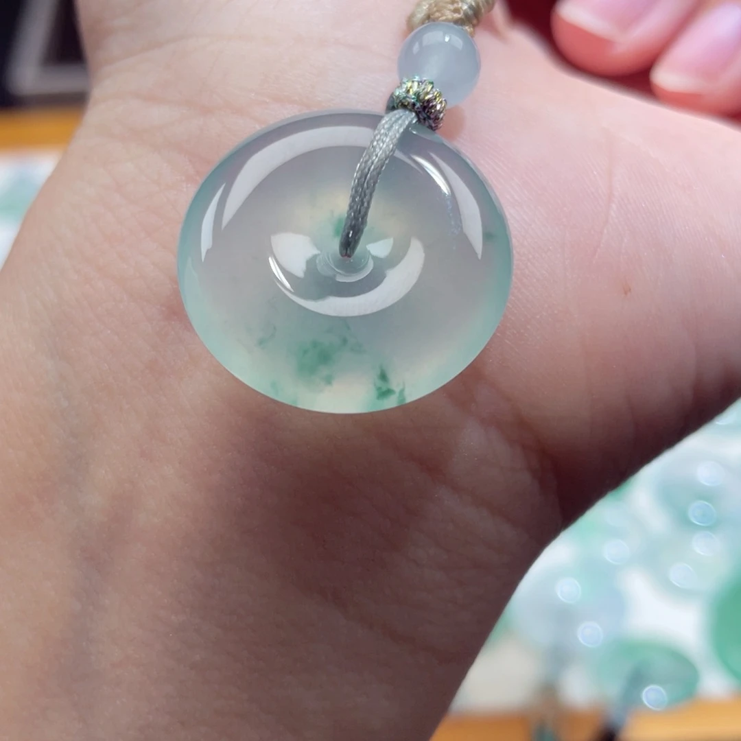 颈饰未镶嵌翡翠平安扣