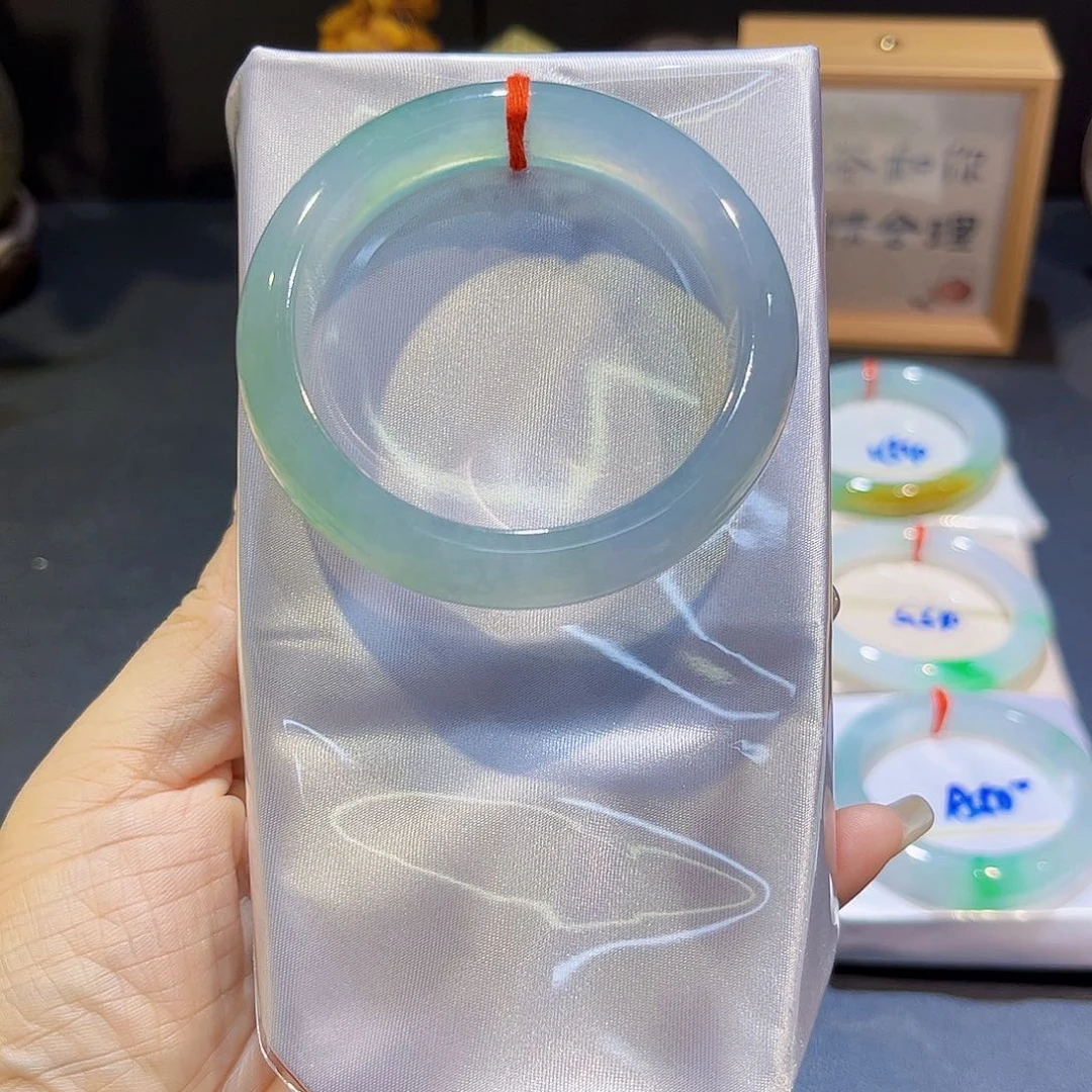 翡翠手镯未镶嵌翡翠手镯52圈口