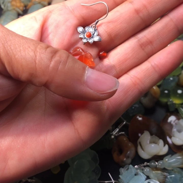 健***丽蛇纹石玉未镶嵌耳坠