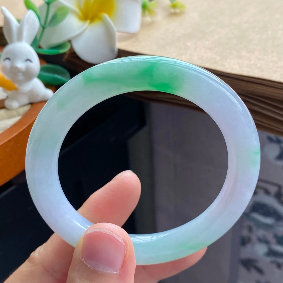 12.31批12497号手镯，52.6-9.5-9.4甜阳绿色！阳色宛若春意萌生！