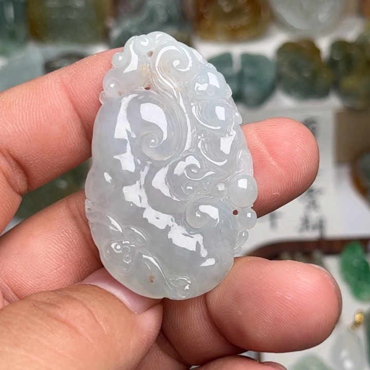 翡翠未镶嵌颈饰如意