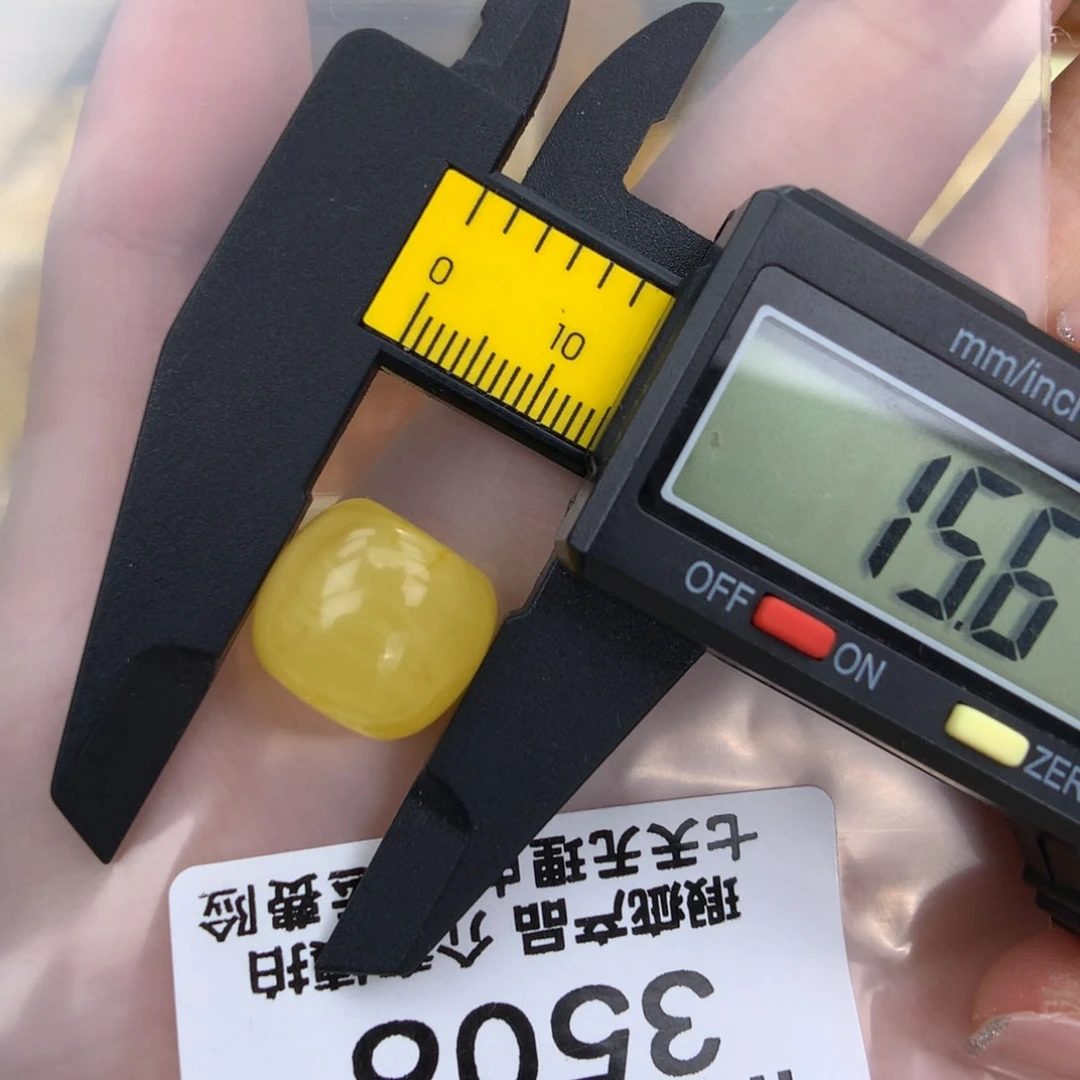 未镶嵌琥珀珠宝奇石