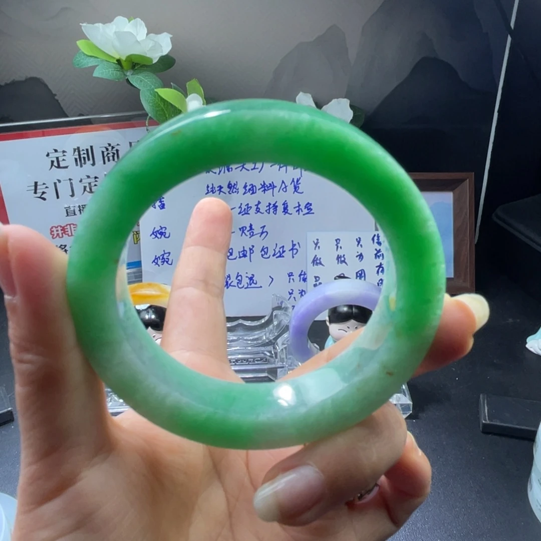 燕***妮定制翡翠未镶嵌翡翠