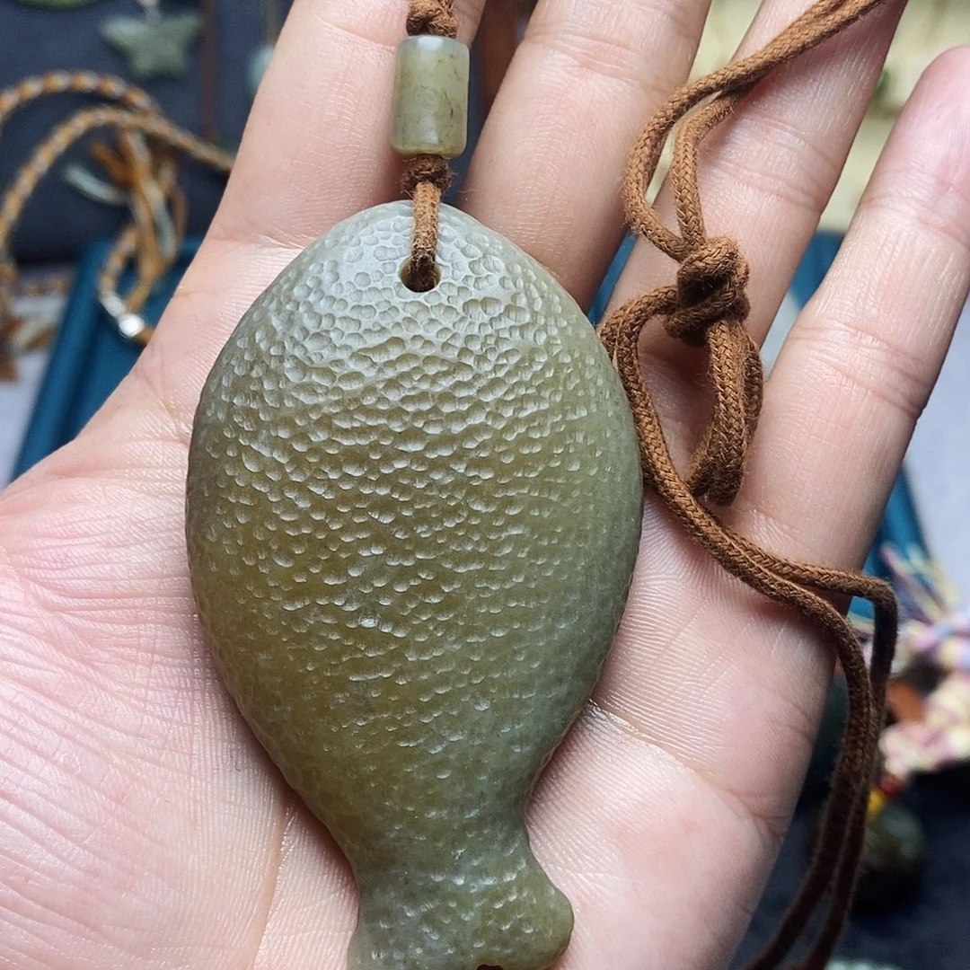 晴***蓝和田玉未镶嵌颈饰