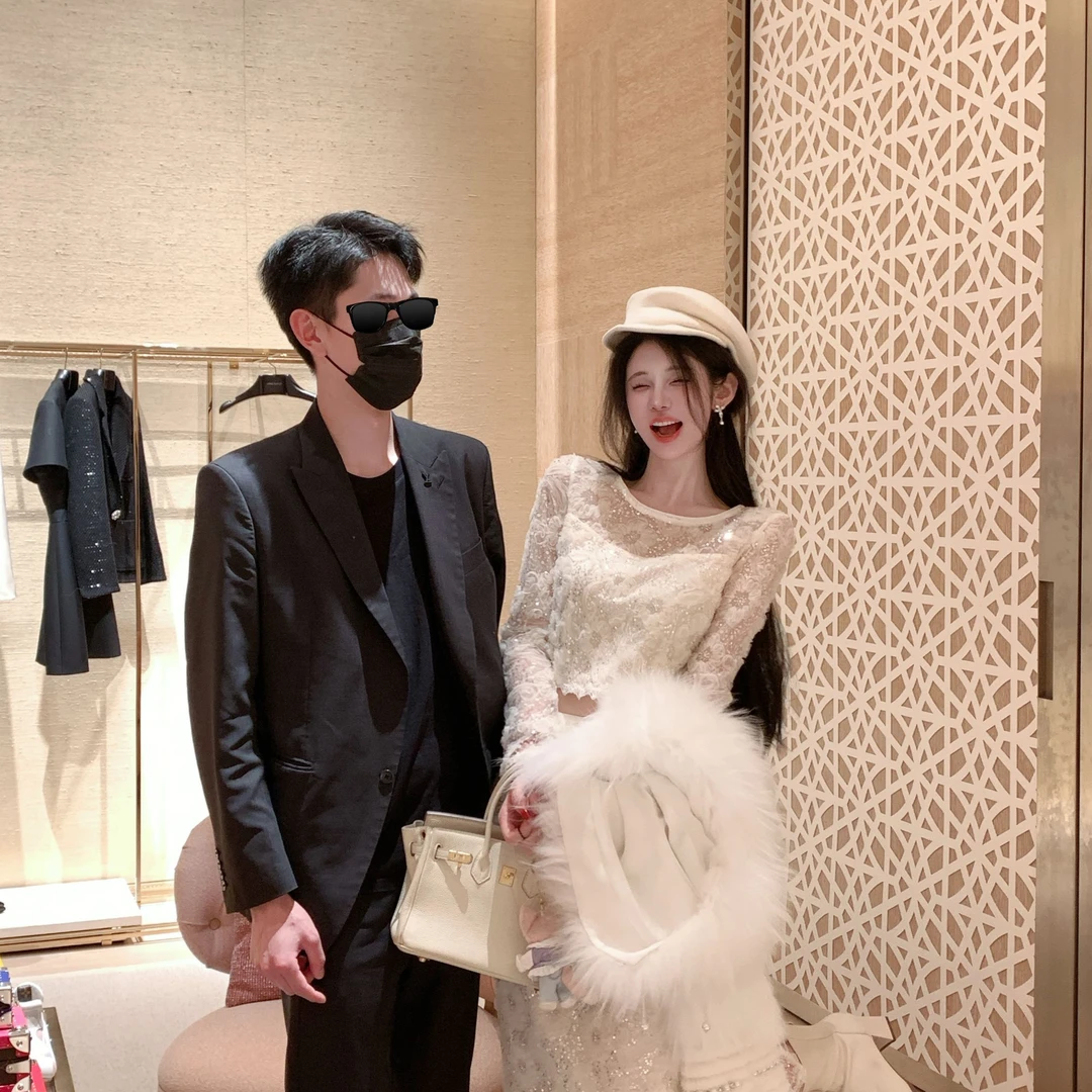 【宠粉专场】白闪闪 立体绣花蕾丝上衣半裙套装两件套DYTH-24073570