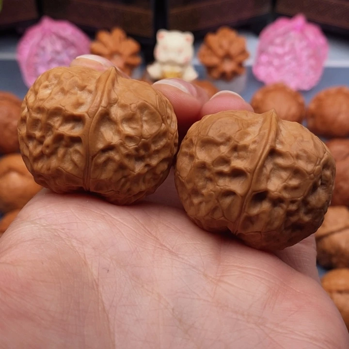 文玩核桃把件铁元宝