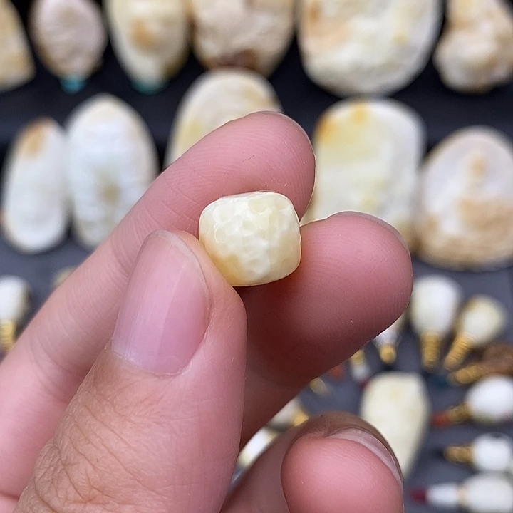 未镶嵌琥珀裸石10锤纹老邢b537