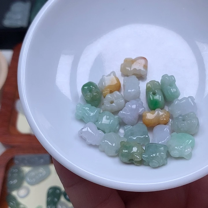 翡翠未镶嵌颈饰翡翠首饰