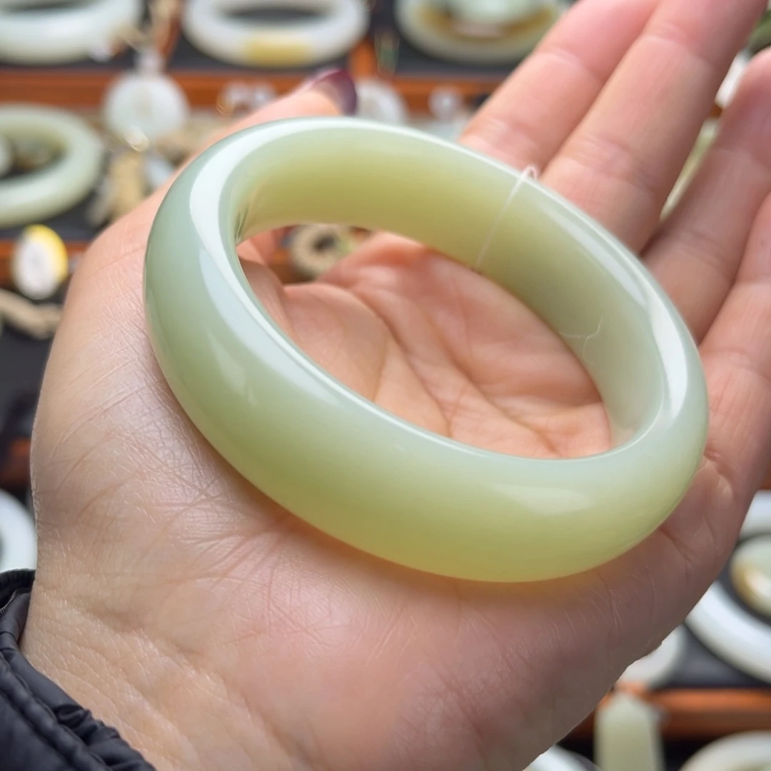 和田玉未镶嵌手镯且末蓝