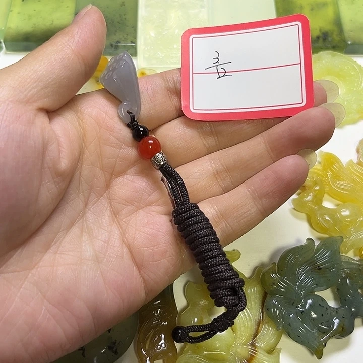 言****未镶嵌蛇纹石玉颈饰