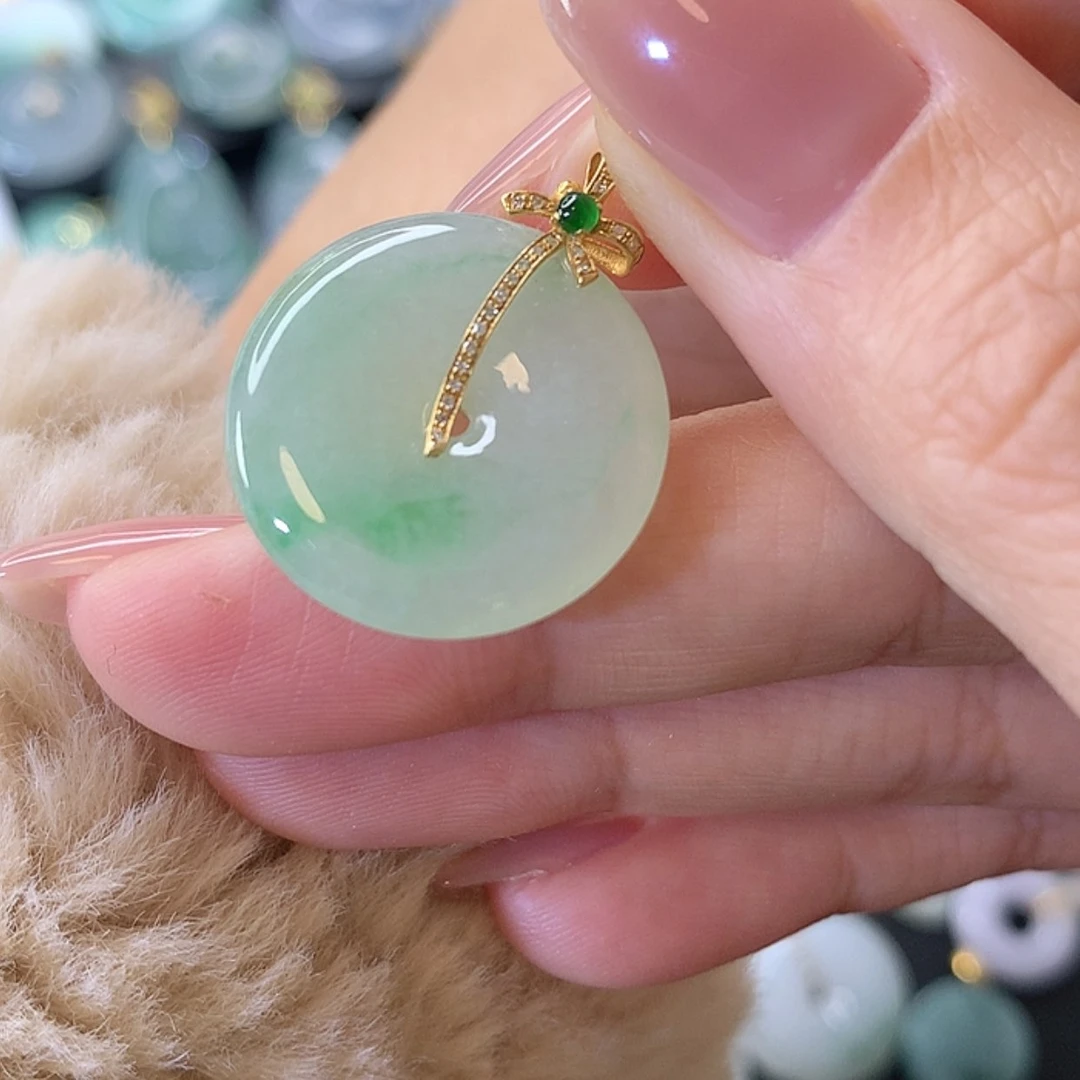 【闪购商品】翡翠吊坠(赠链)18K金镶嵌