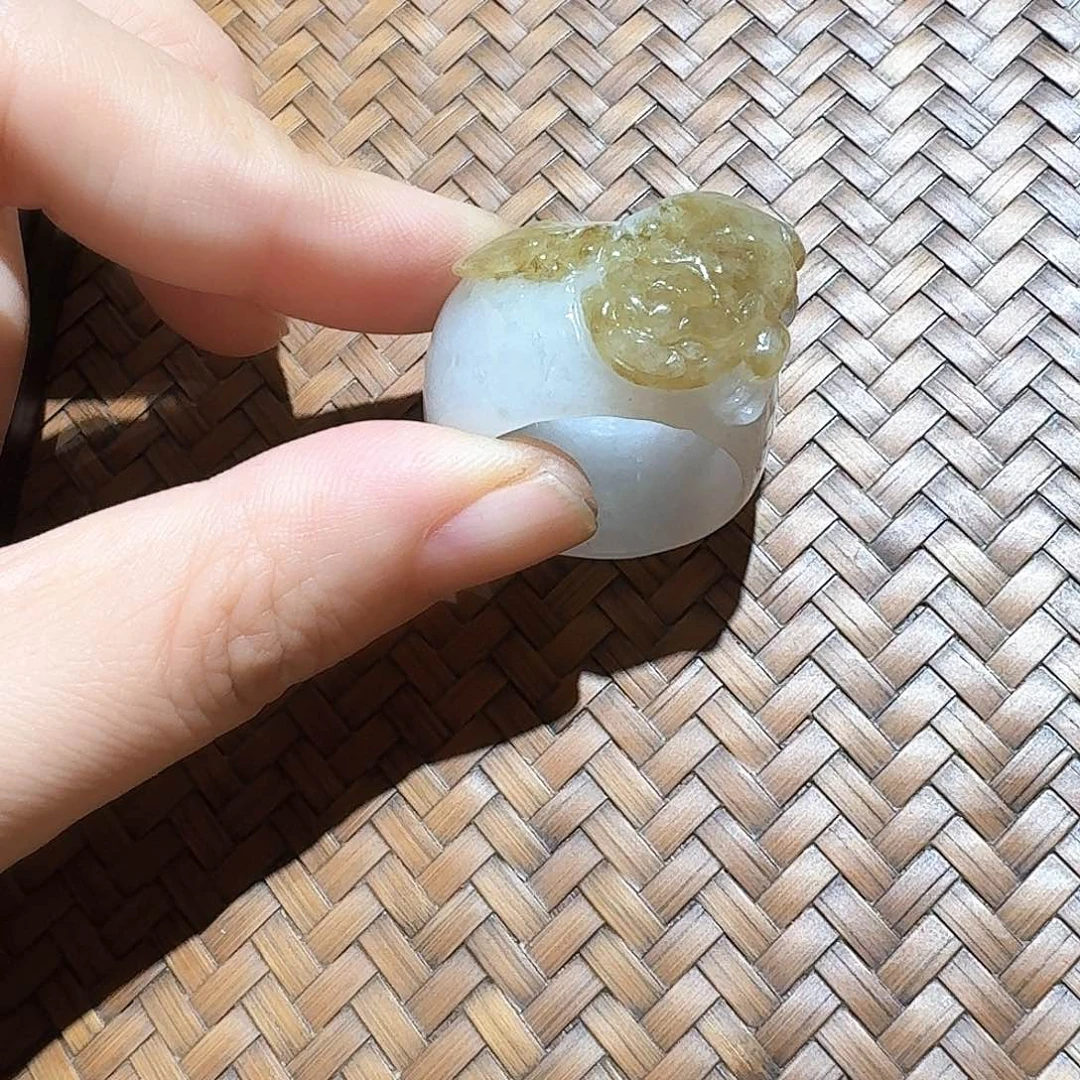 未镶嵌戒指翡翠个性十足