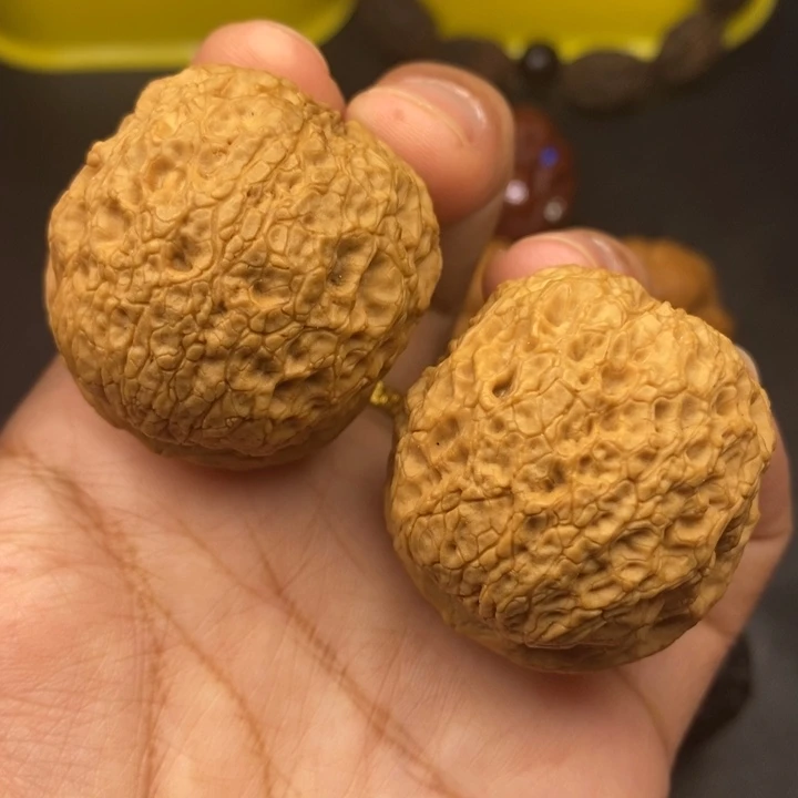 文玩核桃吊坠41尺牡丹绣球57克