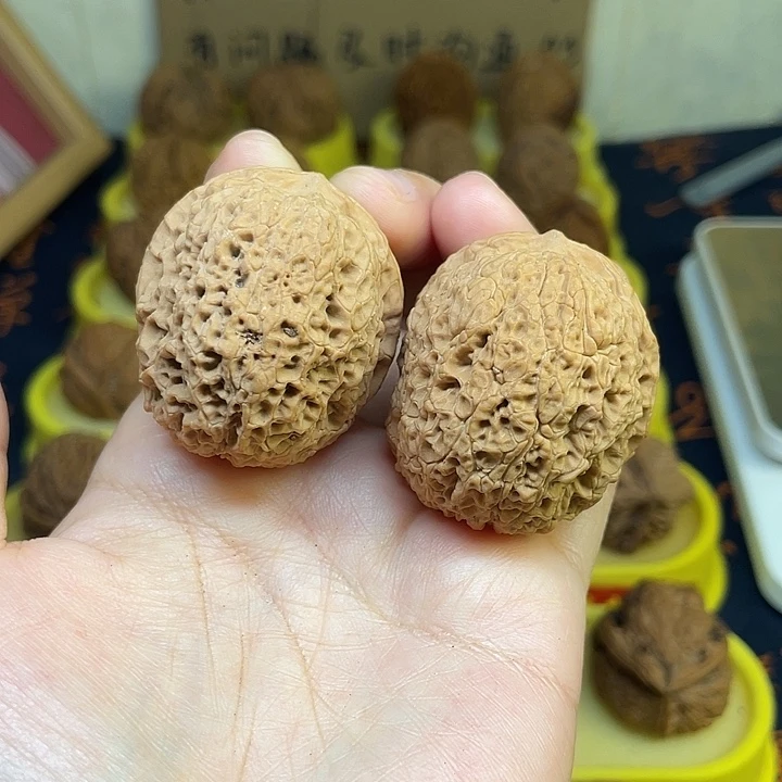 把件文玩核桃38、橄榄石43