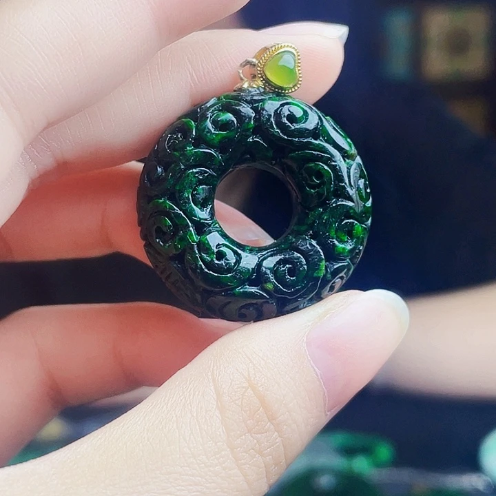 颈饰未镶嵌翡翠多样性