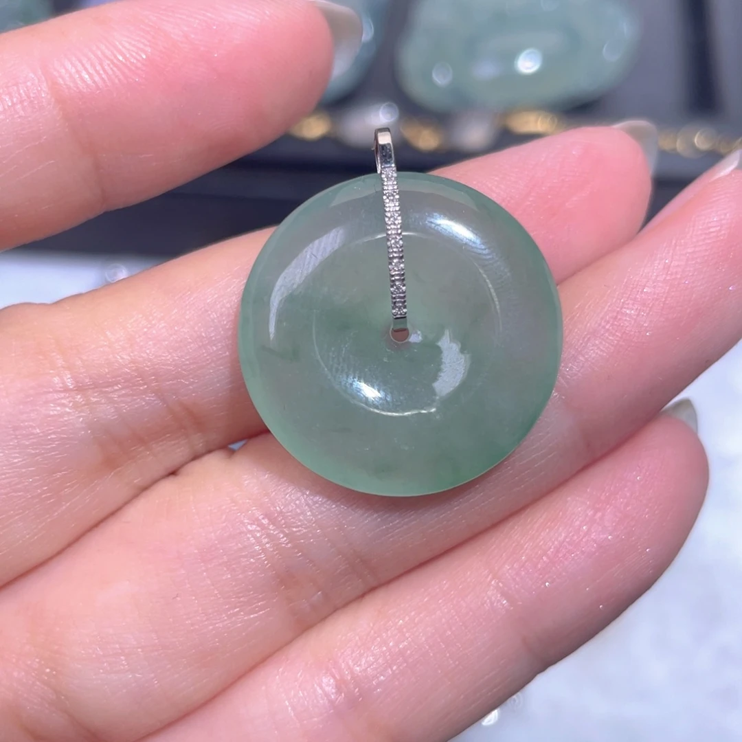 颈饰18K金镶嵌翡翠翡翠