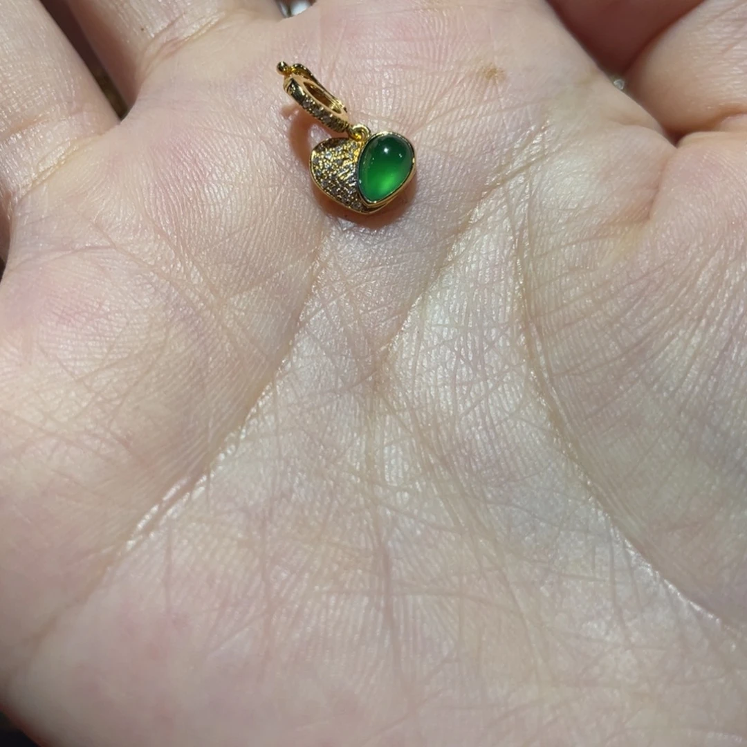 颈饰18K金镶嵌翡翠