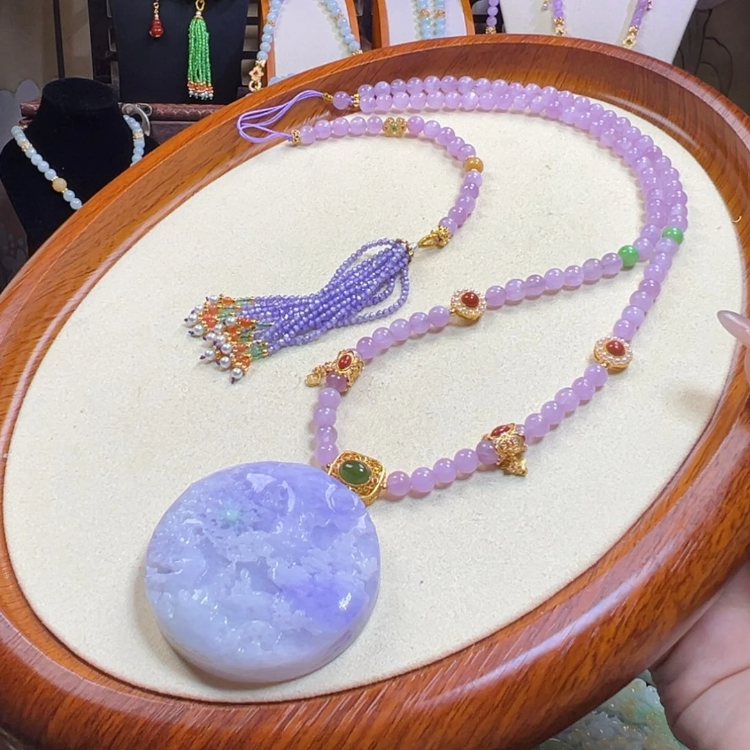 翡翠未镶嵌颈饰紫山水