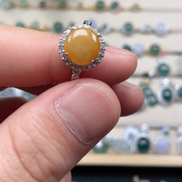 翡翠18K金镶嵌戒指