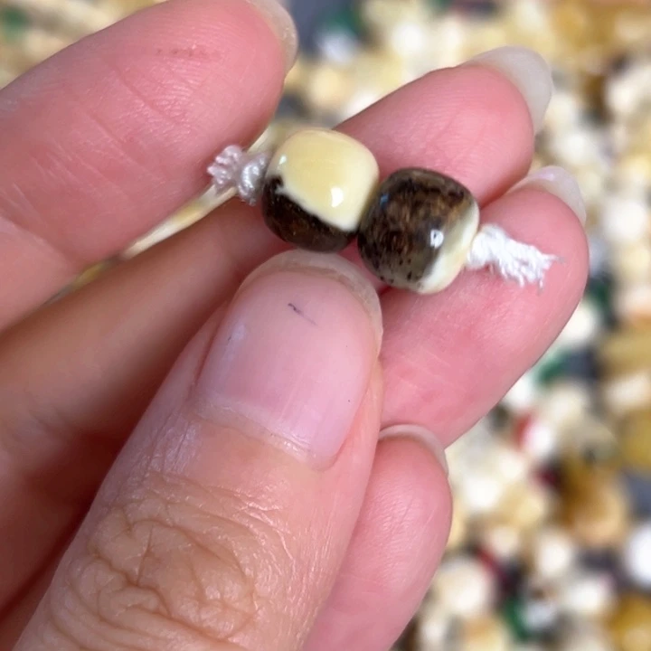 未镶嵌蜜蜡裸石8.2mm一对