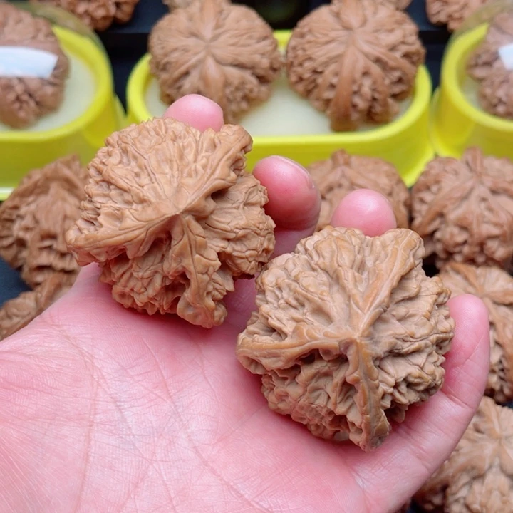 文玩核桃把件官帽三棱人奔48×47×47