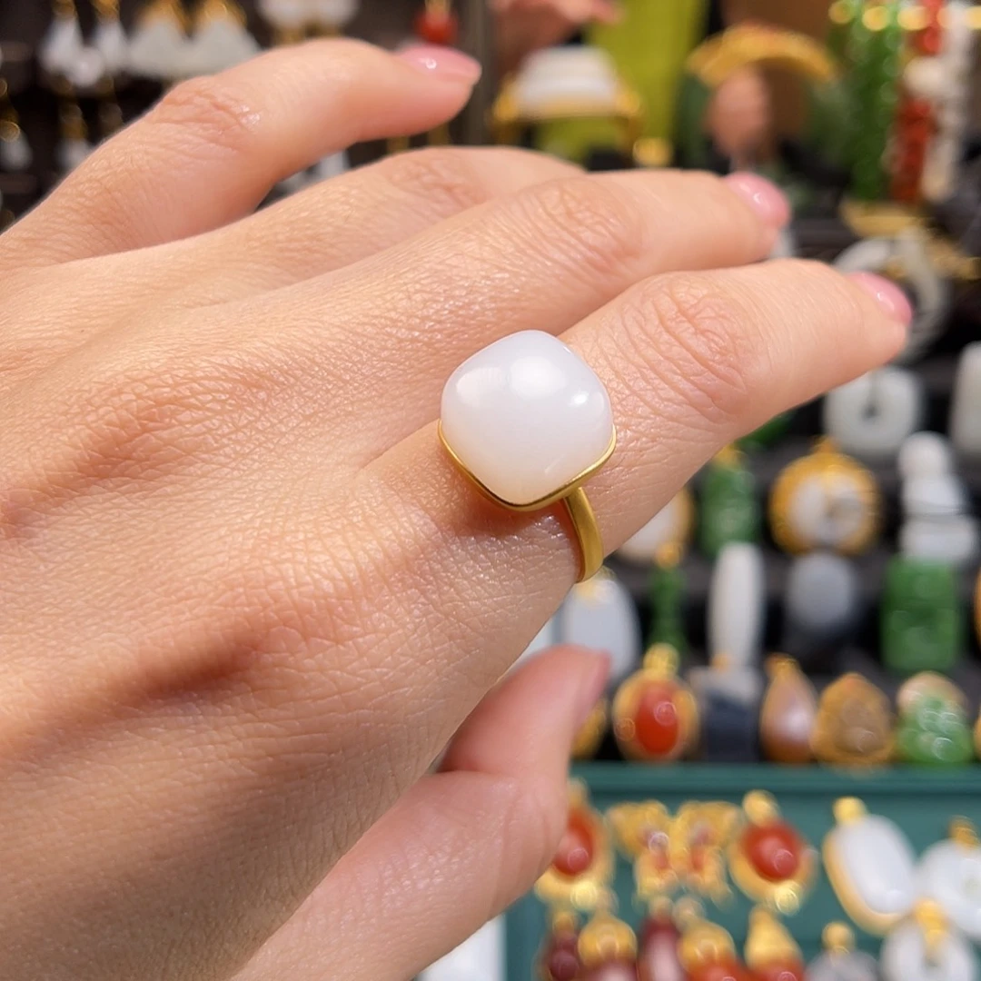 和田玉戒指18K金镶嵌