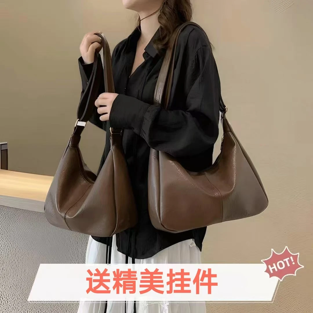 带挂件软皮包包女2025新款大容量简约通勤斜挎包时尚托特包单肩包
