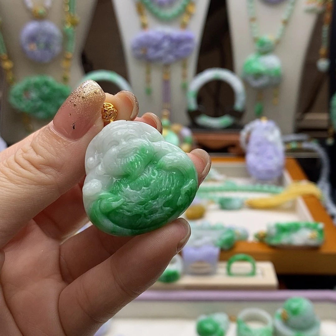 颈饰未镶嵌翡翠天然