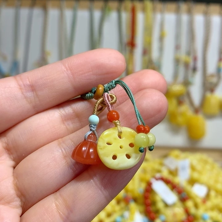 蜜蜡未镶嵌裸石配饰