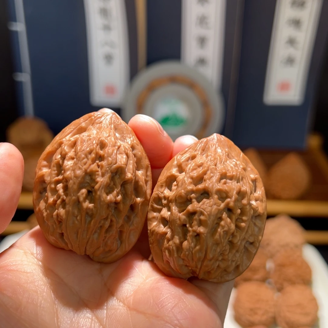 把件文玩核桃秦岭油蜡皮鸡心，天外陨铁