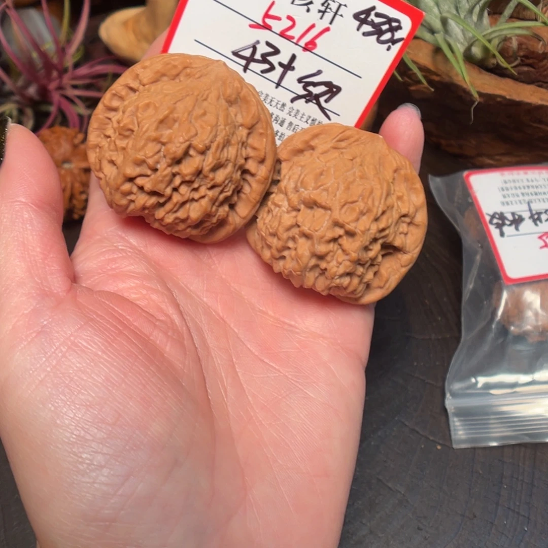 文玩核桃吊坠红狮子福利5216