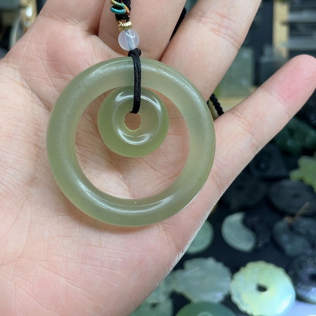 未镶嵌岫玉颈饰子母扣