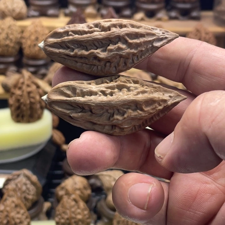 桃核把件异形春蝉38