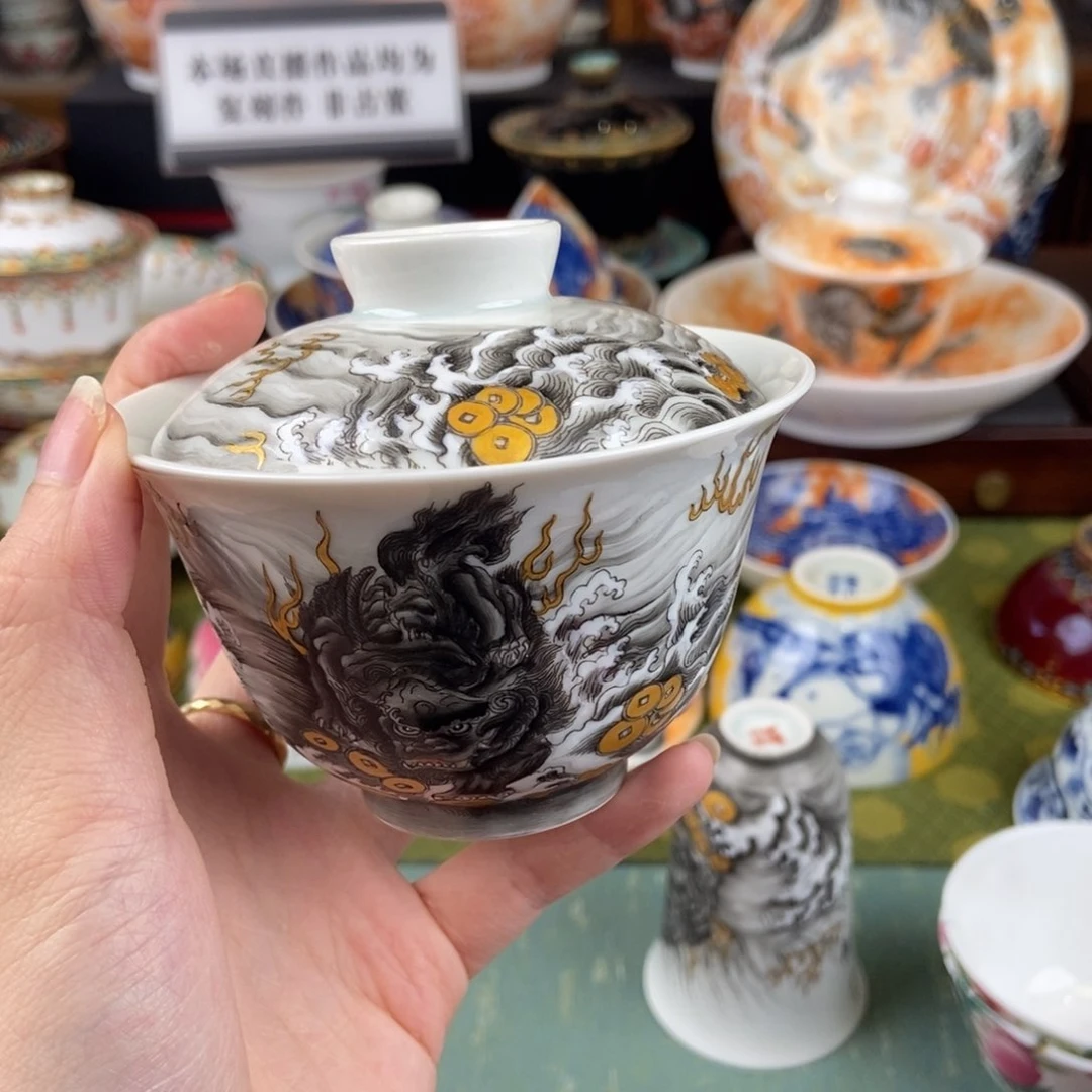 陶瓷的设计师是一个人的