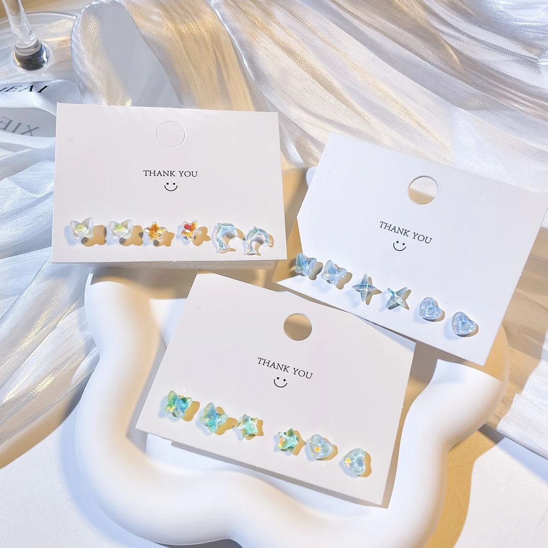 合金耳饰 超奶极光彩色爱心耳钉女夏季小众高级感简约小巧学生百