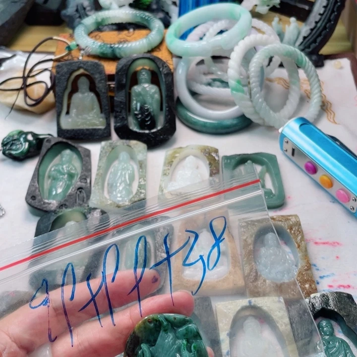 A***G翡翠未镶嵌颈饰成品