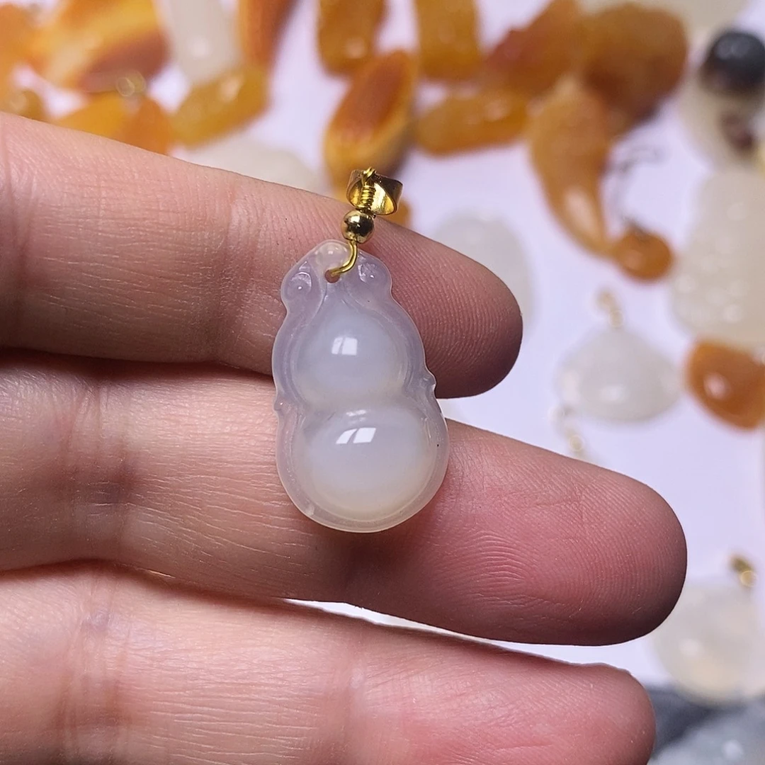 石英质玉（黄龙玉）未镶嵌颈饰