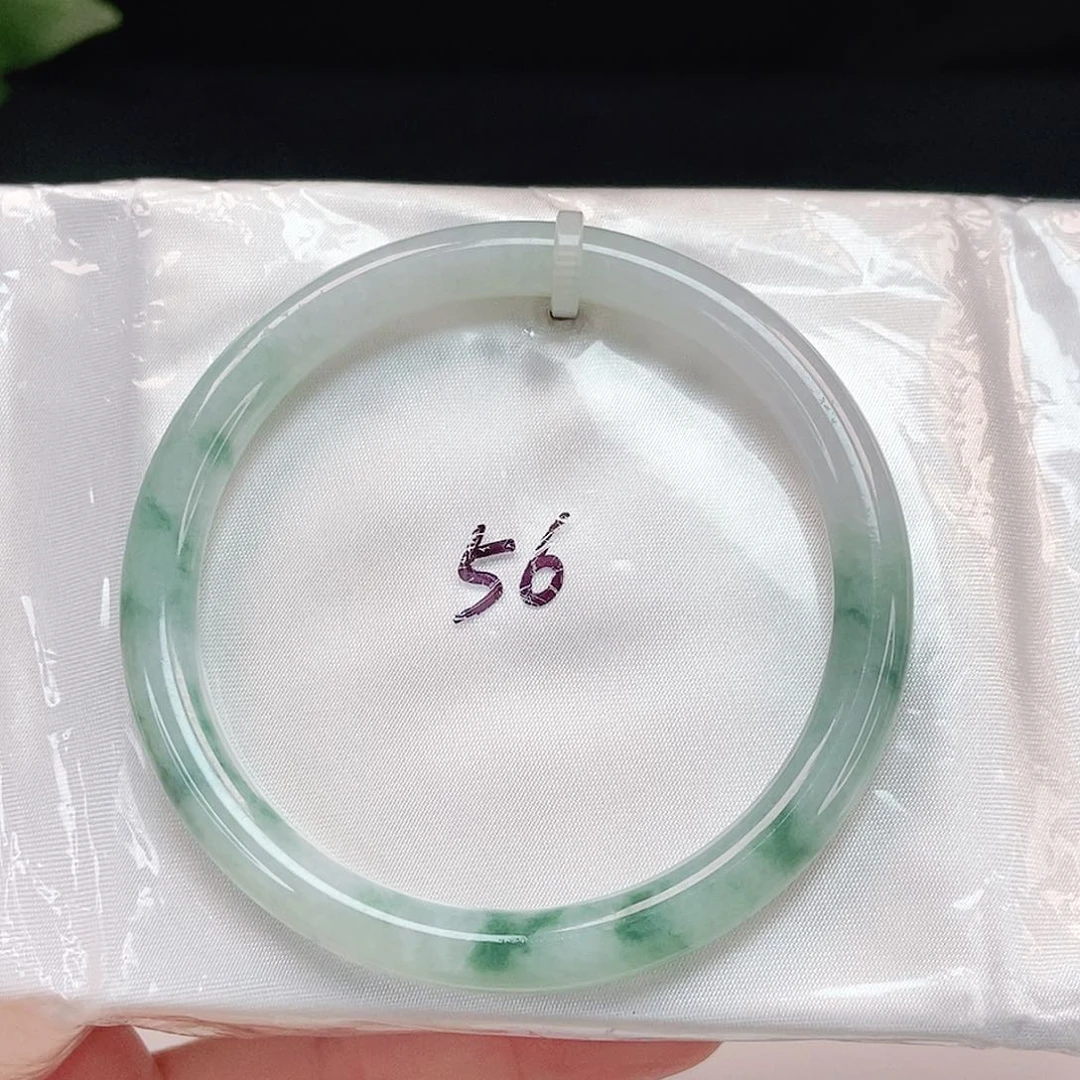 翡翠手镯未镶嵌飘蓝花半山水美人条