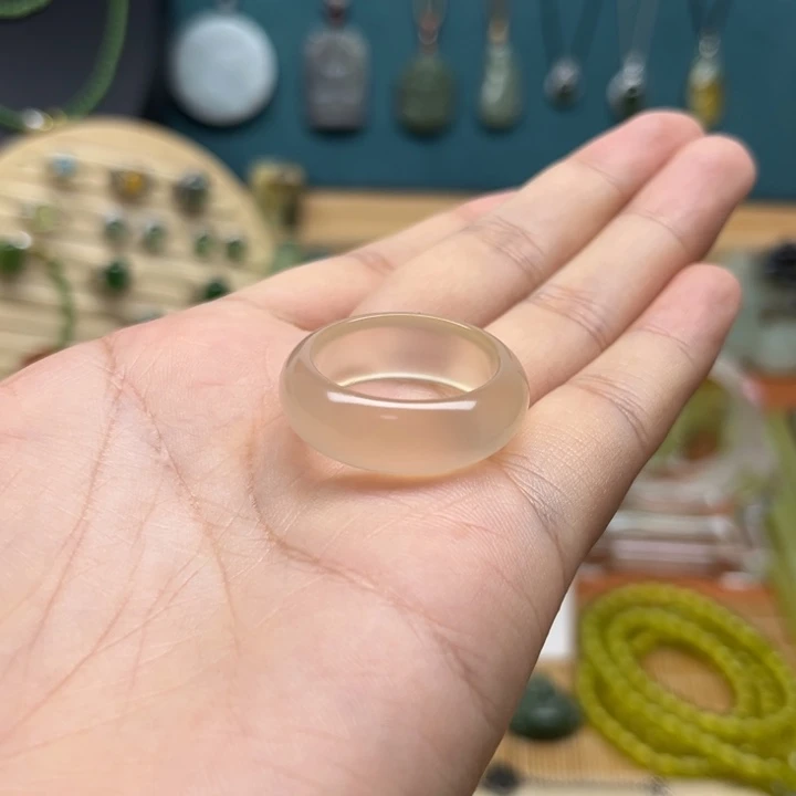 顺***意未镶嵌蛇纹石玉戒指