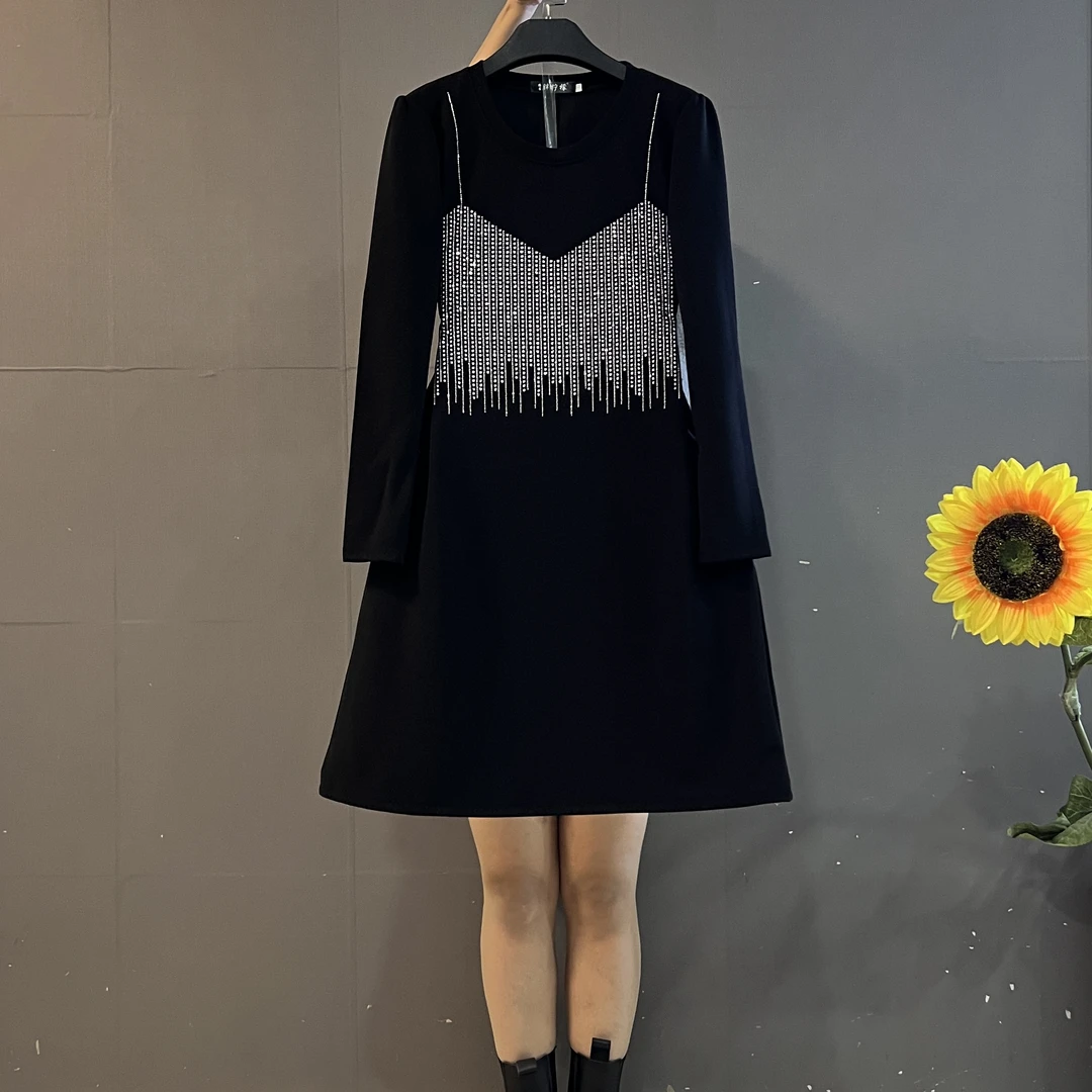 新款时尚重工烫钻吊带假两件洋气显瘦小黑裙