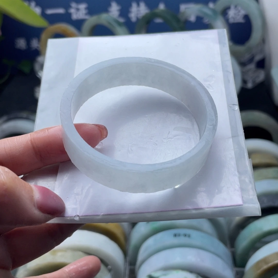 定制翡翠未镶嵌翡翠手镯