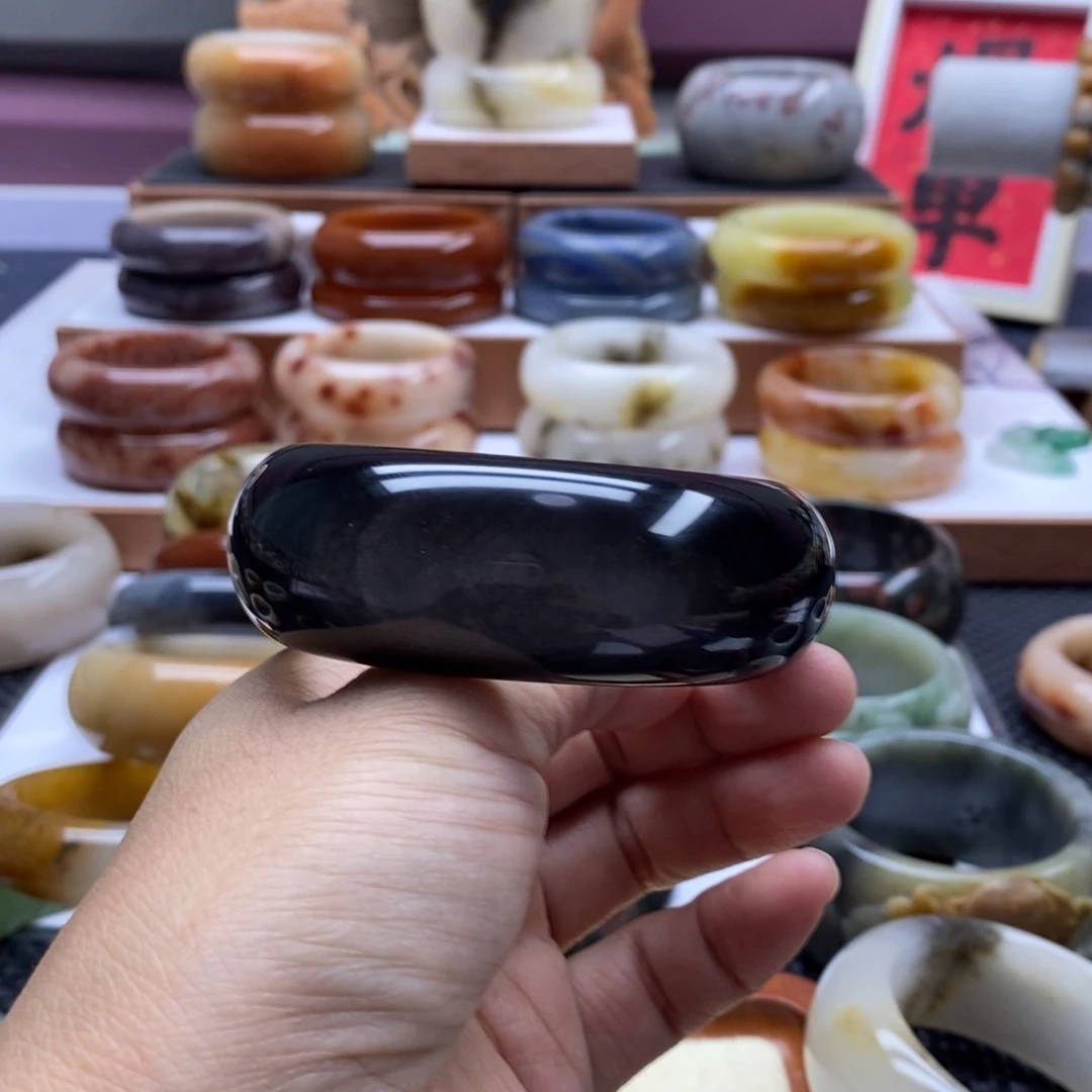 石英质玉手镯未镶嵌唯**蚀