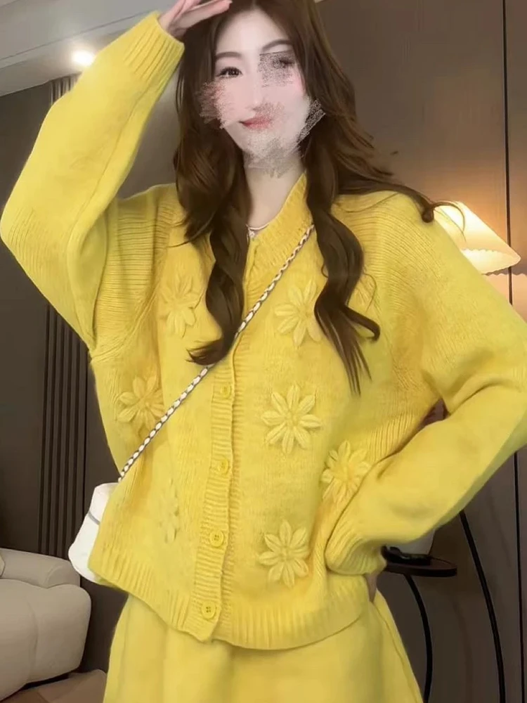 2025超火独特漂亮秋冬新款花朵针织毛衣外套短裙时尚小香风套装女