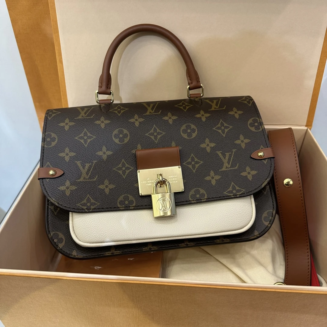 99新 LouisVuitton/路易威登 锁头邮差包