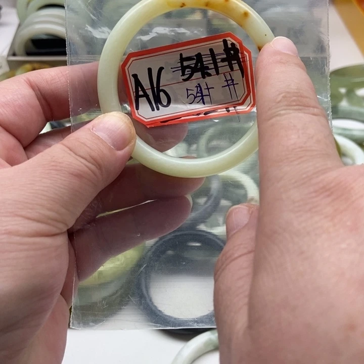 蛇纹石玉手镯未镶嵌灰****发