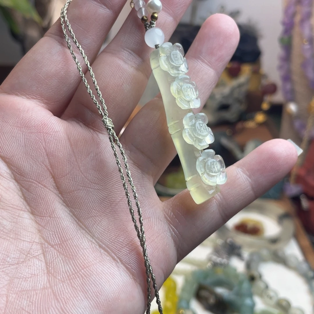 未镶嵌蛇纹石玉吊坠