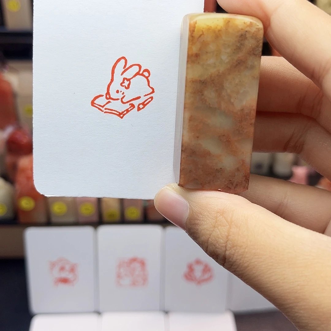 寿山石印石抱**?2.0小兔子看书 手工篆刻